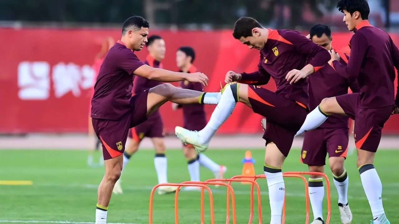 回应, 界杯的两个 回应, 界杯的两个