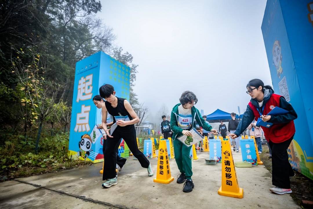 成绩, 全程贯穿公 成绩, 全程贯穿公